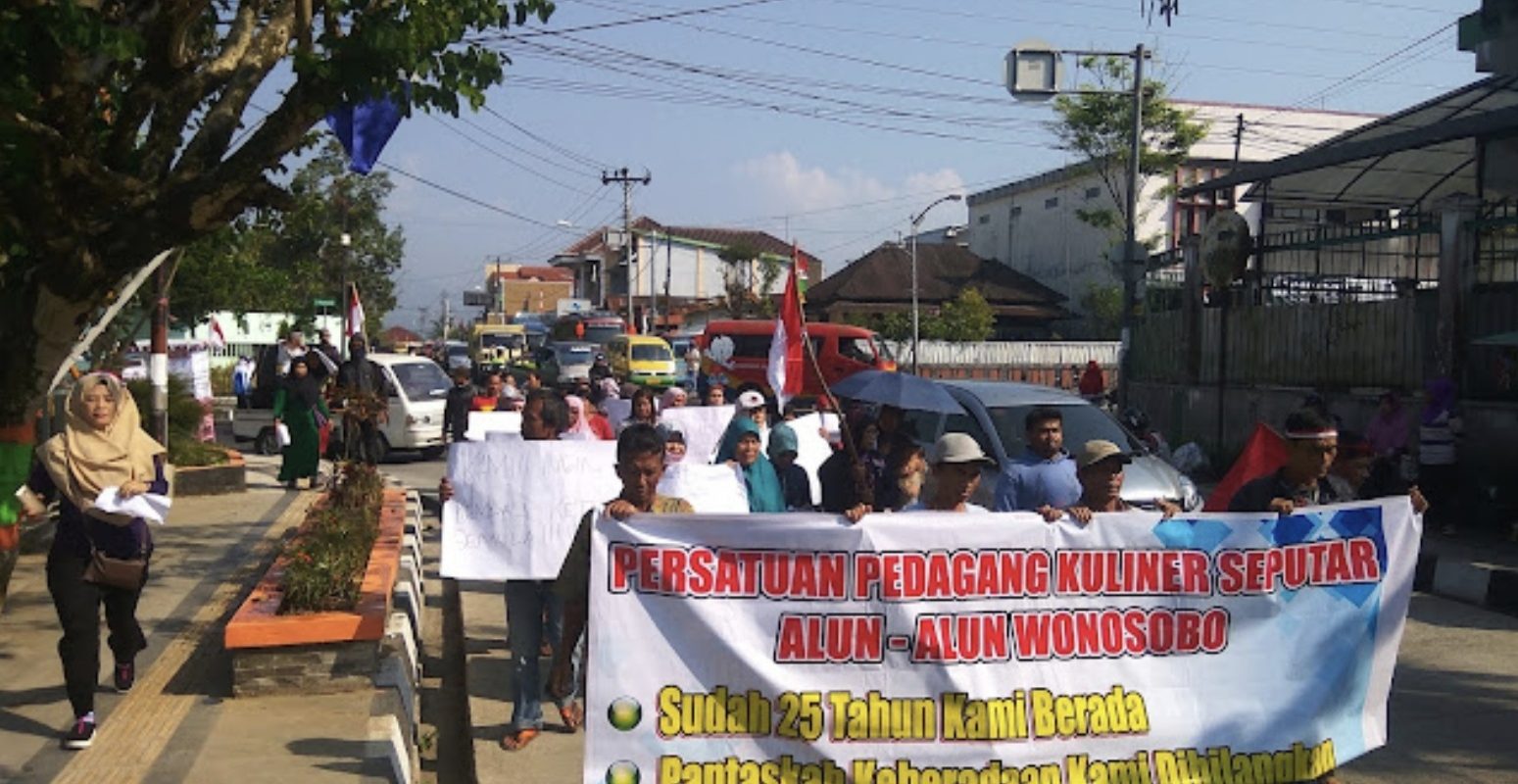 PKL Kuliner Wonosobo, Relokasi Alun-Alun, Kantor Bupati Wonosobo, Perda Ketertiban Umum, Eko Efendi