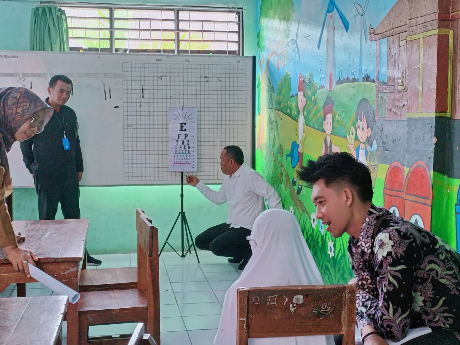 Tinjau Periksa Mata Gratis SDN 1 Bumirejo, Wakil Ketua DPRD Wonosobo Soroti 70 Persen Siswa Alami Gangguan