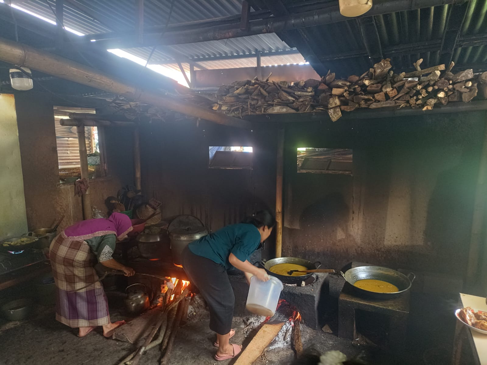 opor entok, kuliner wonosobo, pawon enthok pak roso, kuliner tradisional, makanan legendaris, wisata kuliner