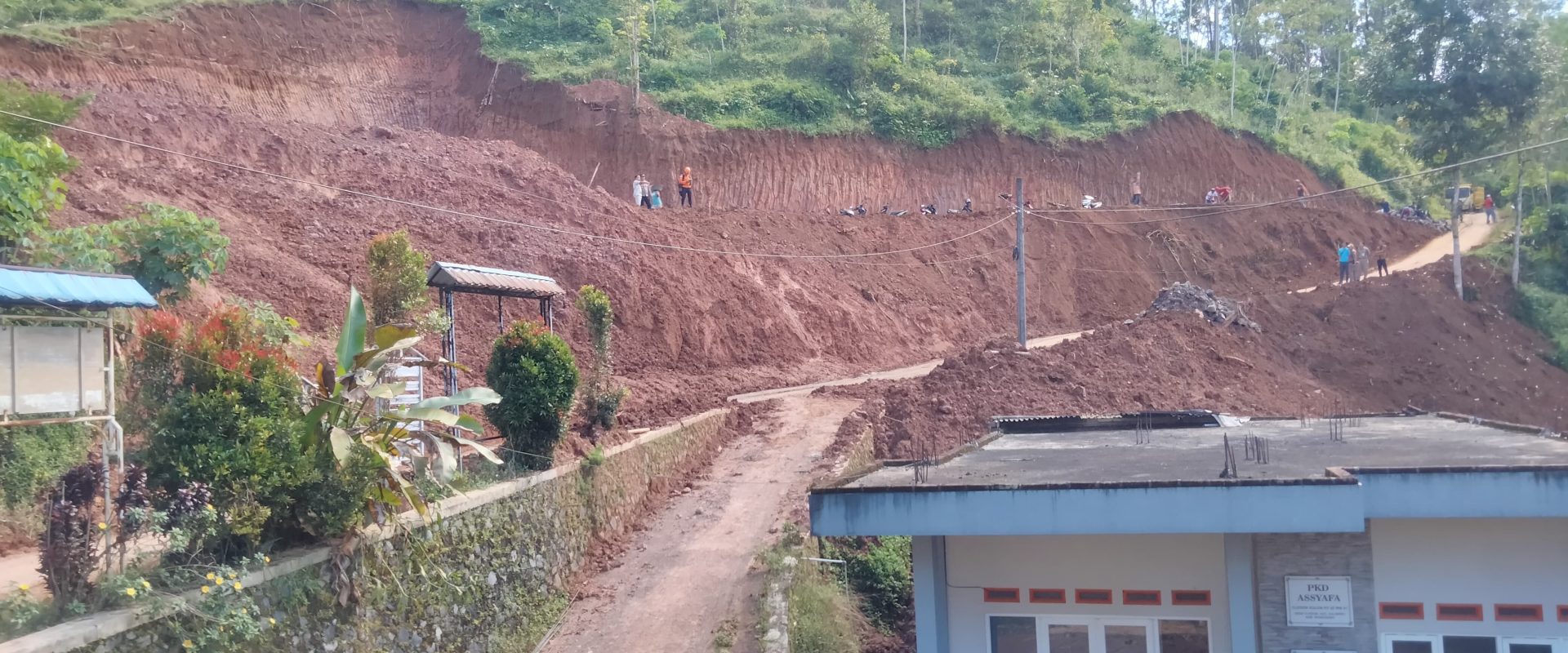 longsor cledok, proyek kdmp, mitigasi bencana, sar kaliwiro, kerusakan fasilitas umum
