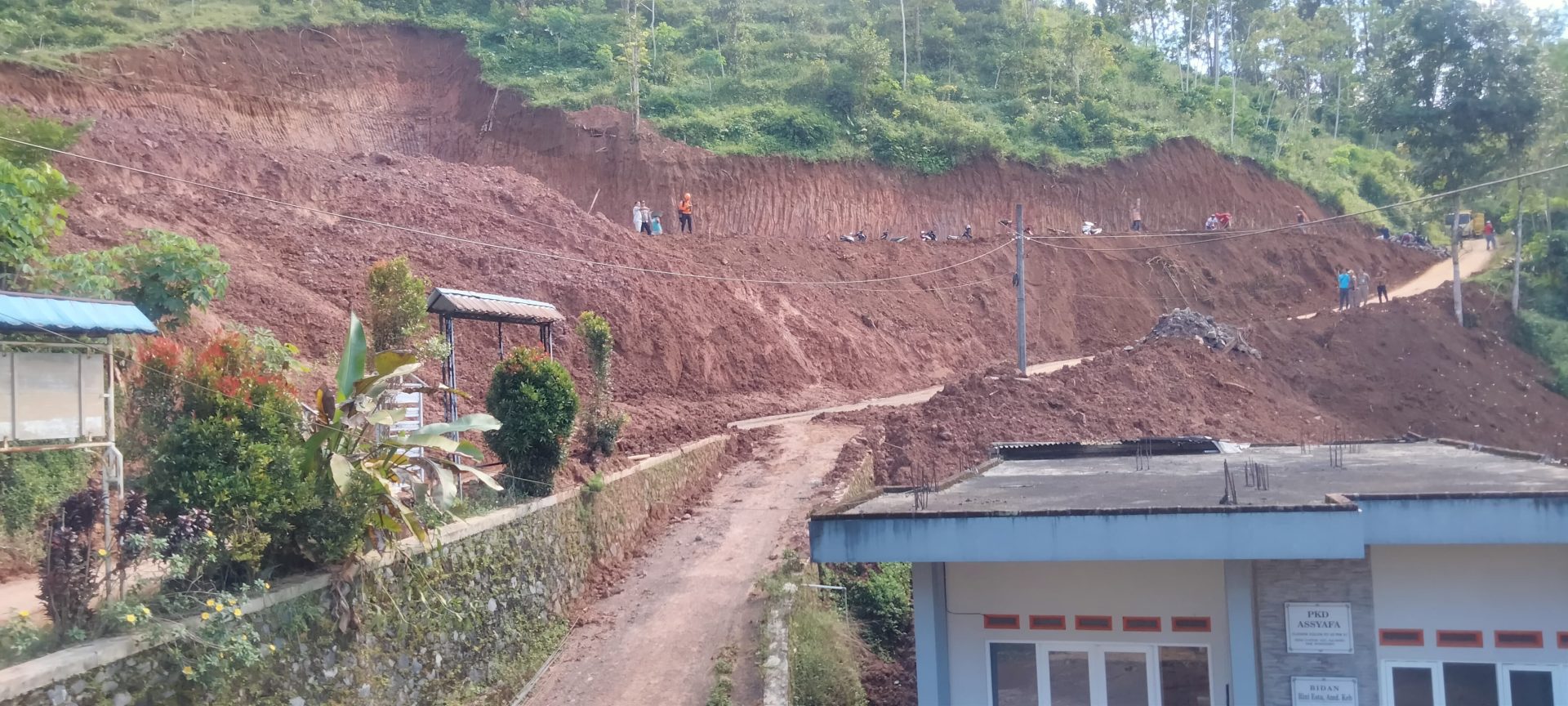 longsor cledok, proyek kdmp, mitigasi bencana, sar kaliwiro, kerusakan fasilitas umum