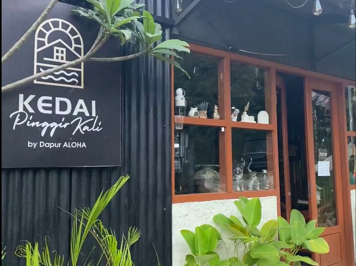 Kedai Pinggir Kali, Kuliner Wonosobo, Tempat Makan Estetik, Timlo Solo, Dimsum Premium, Wisata Kuliner, Pagerkukuh, Info Wonosobo, Kedai Pinggir Kali Wonosobo