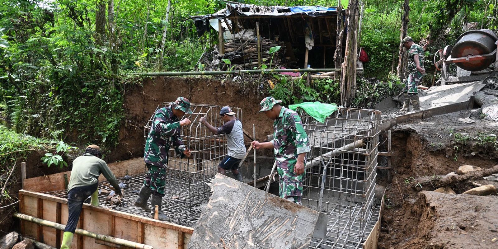 Kodim 0707 Wonosobo, Jembatan Gantung, Desa Wonoroto, Watumalang, Infrastruktur Desa