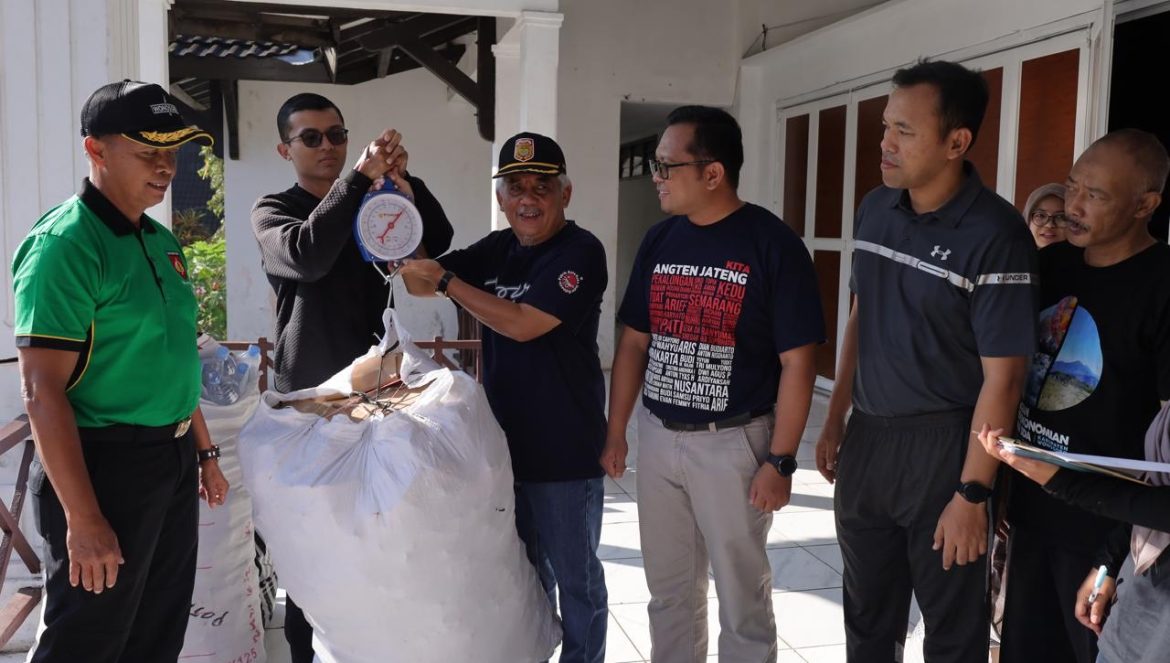 gerakan bank sampah, lingkungan hidup wonosobo, indonesia asri, pengelolaan limbah, one andang wardoyo