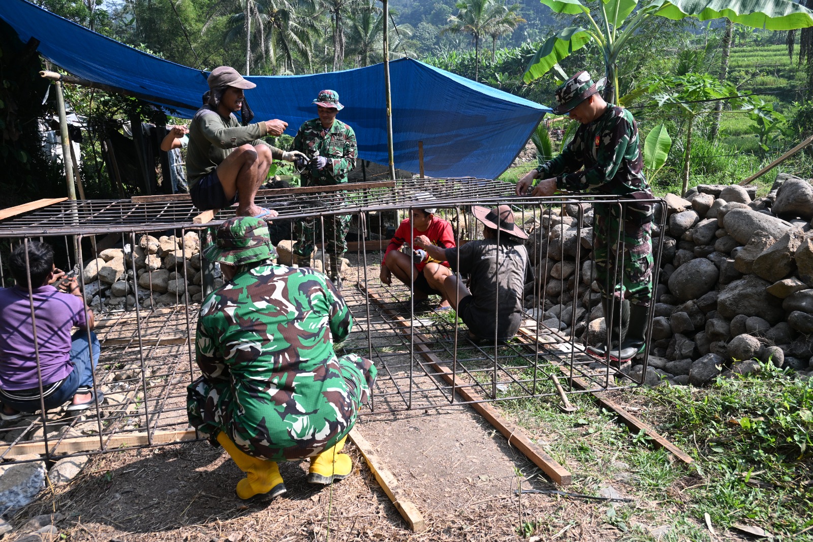 jembatan kumejan, kodim 0707 wonosobo, infrastruktur selomerto, bakti tni kedu, akses ekonomi jawa tengah