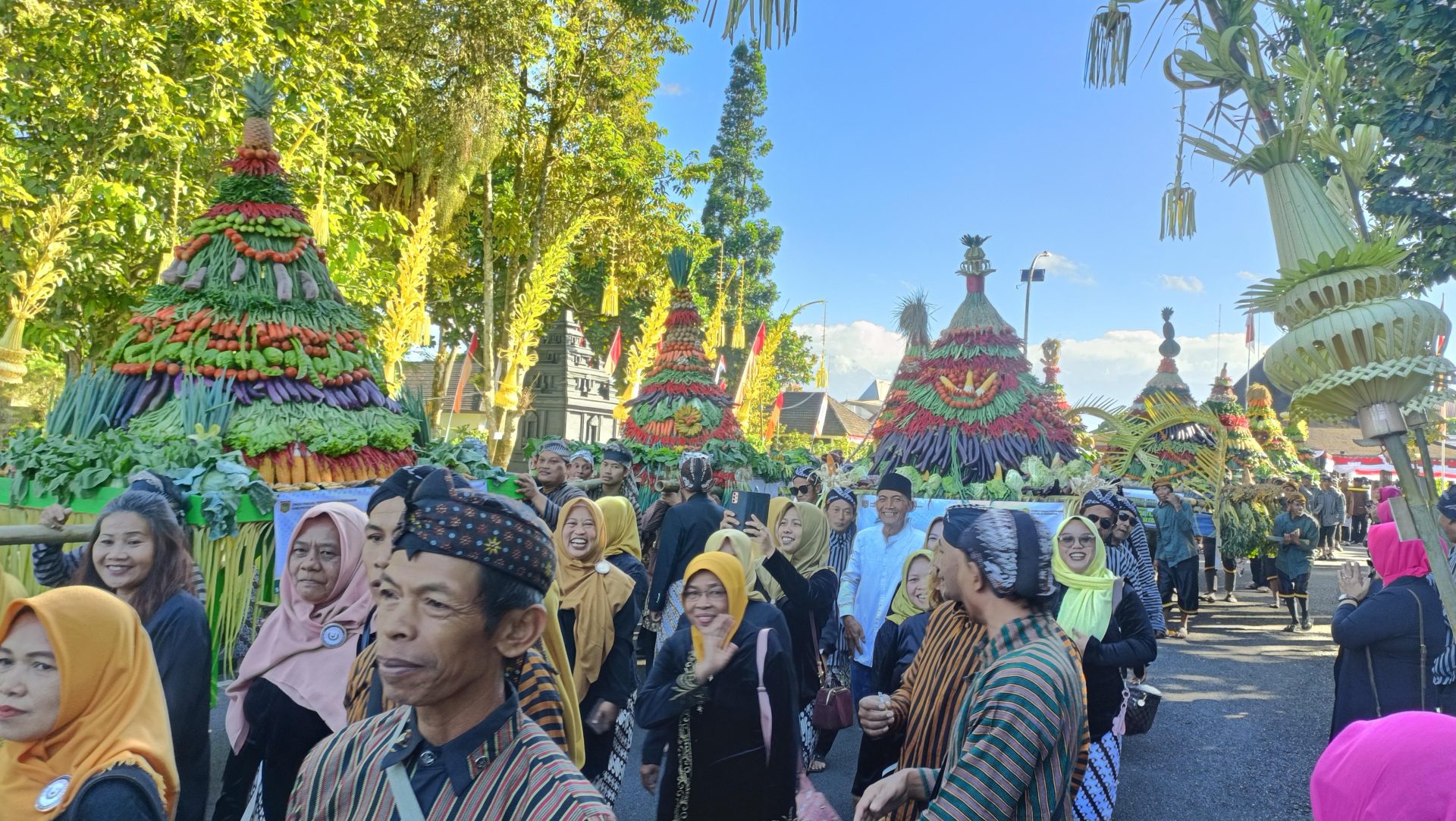 Hari Jadi Wonosobo, Grebeg Gunungan, Alun-alun Wonosobo, Rambut Gimbal Dieng, Budaya Jawa Tengah