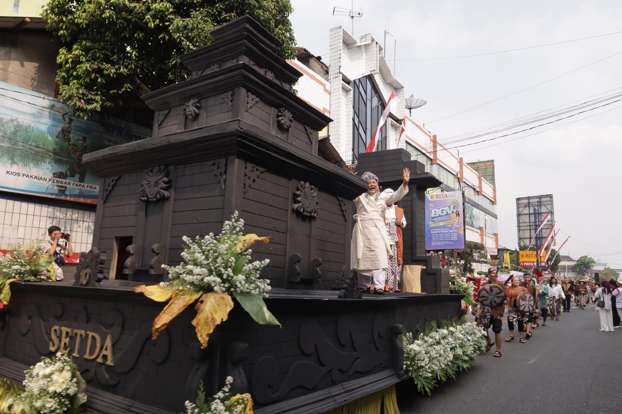 karnaval wonosobo, hut ri 81, jalan a yani wonosobo, pameran potensi daerah, barisan resik lingkungan