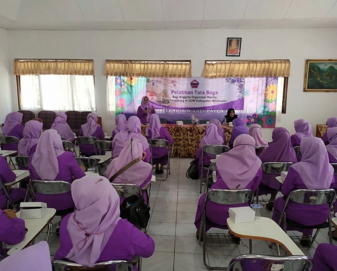 pemberdayaan perempuan, GOW Wonosobo, pelatihan tata boga, usaha kuliner rumahan, kemandirian ekonomi perempuan, Maya Rosida, bisnis kuliner lokal